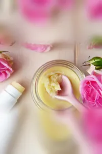 Gül Özlü Shea Dudak Balmı